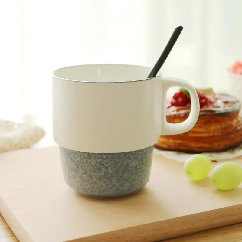 Tazze Regalo per gli amanti delle coppie di caffè smaltato da neve con impugnatura Tazze da tè in ceramica per la colazione al latte Breve tazza in porcellana grigia bianca