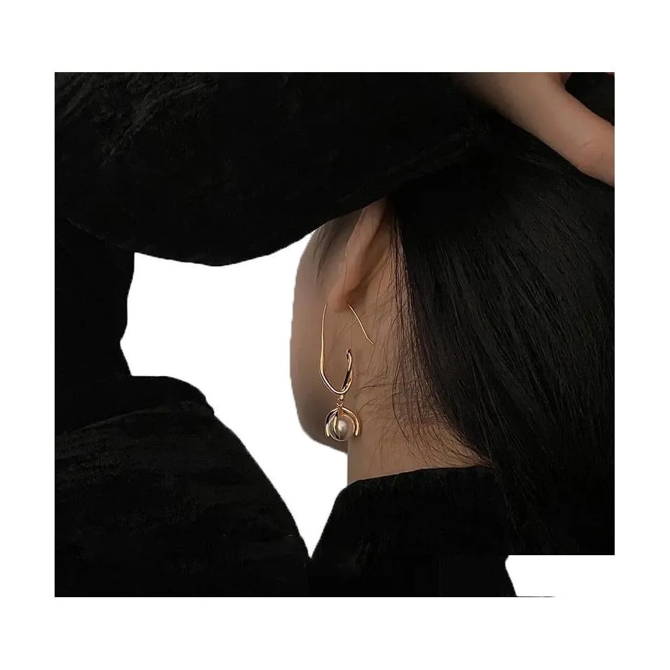 Dingle ljuskronor Wisted Line Pearl Earrings Kvinnliga unika ljus lyxiga droppleverans smycken DHFGD