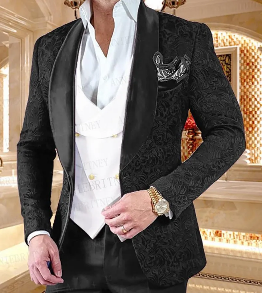 Brand New Black Butterfly Jacquard Groom Tuxedos Chal Solapa En relieve Patrón tridimensional Blazer para hombre Vestido de novia Ropa de baile Multicolor opcional