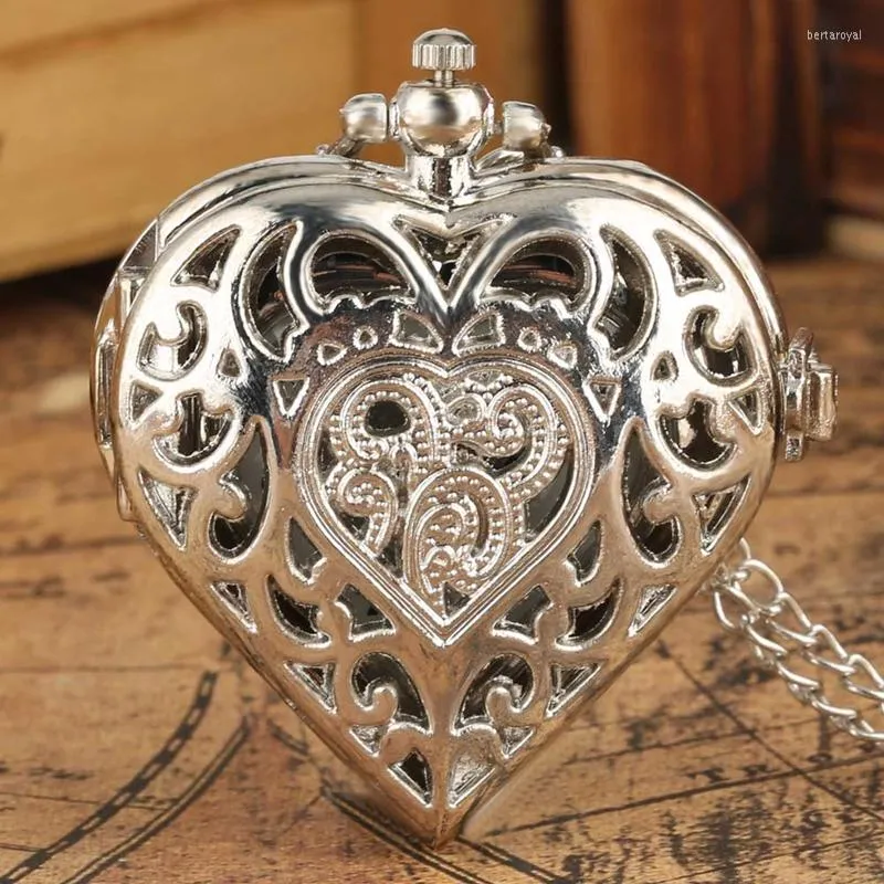 Taschenuhren LIEBE Herzform Quarzuhr Bronze/Silber/Schwarz Einzigartige Halskette Anhänger Kette Dame Souvenir Geschenke für Mädchen Frauen