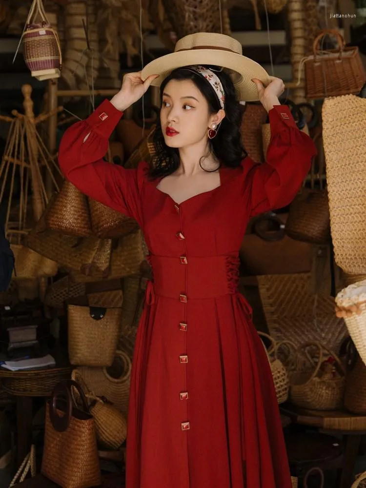 Vestidos casuais restauram maneiras antigas Red de mangas compridas no vestido acima