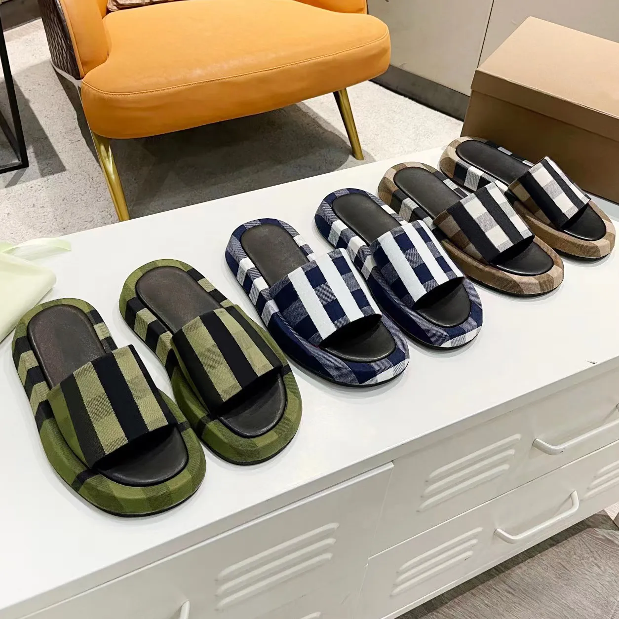Zapatillas vintage letras para mujeres toboganadas de lujo de verano damas glip en equipo de goma plana fondos de sandalia diseñador de diseñadores 35-45