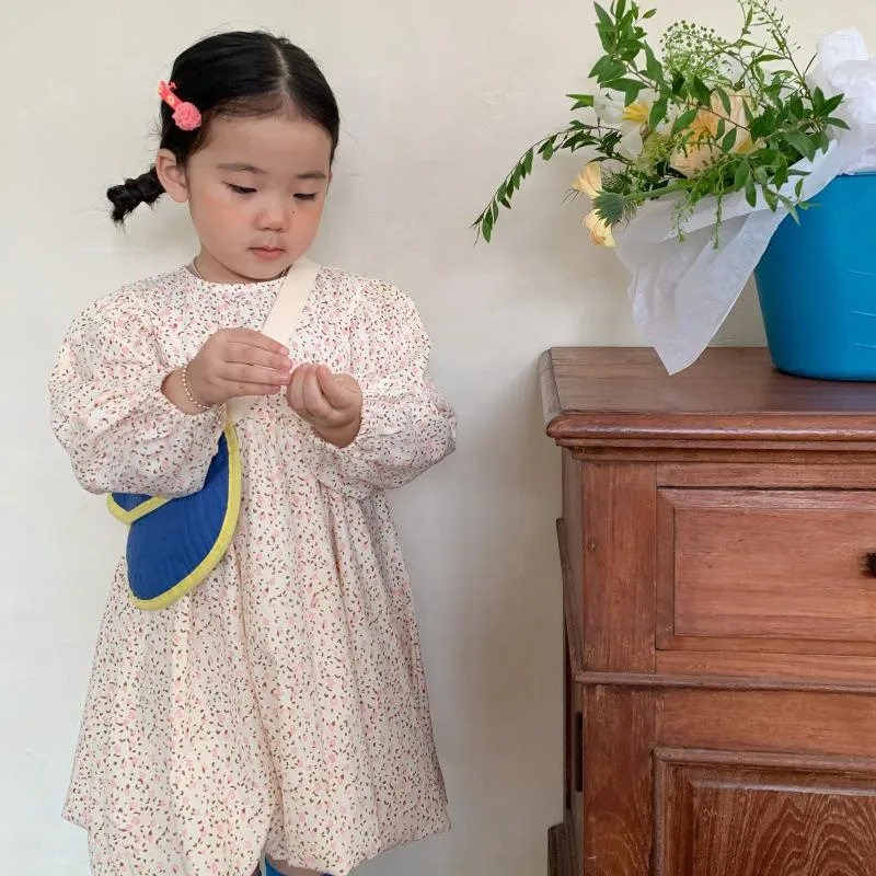 Flickaklänningar 2023 Spring Autumn Baby Girls Floral Dress Korean Kids Långärmad blomma Bomull Linne Barn en bit kläder