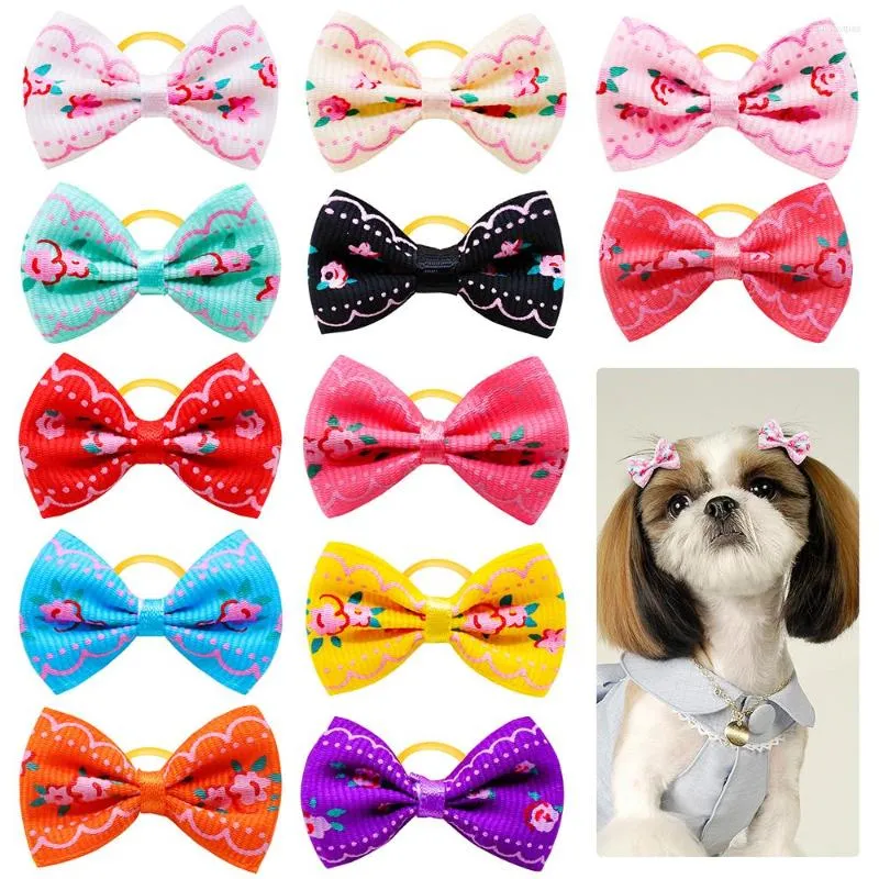 Vêtements pour chiens 10/20/30pcs arcs de cheveux imprimés de fleurs colorés en forme de papillon toilettage faits à la main avec des bandes de caoutchouc pour couvre-chef