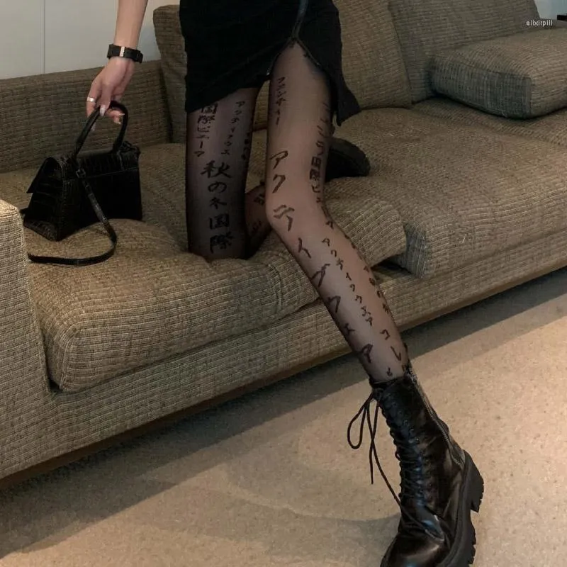 여자 양말 섹시한 검은 일본어 편지 스타킹 야외 스트리트웨어 패션 프린트 레이디스 여자 스타킹