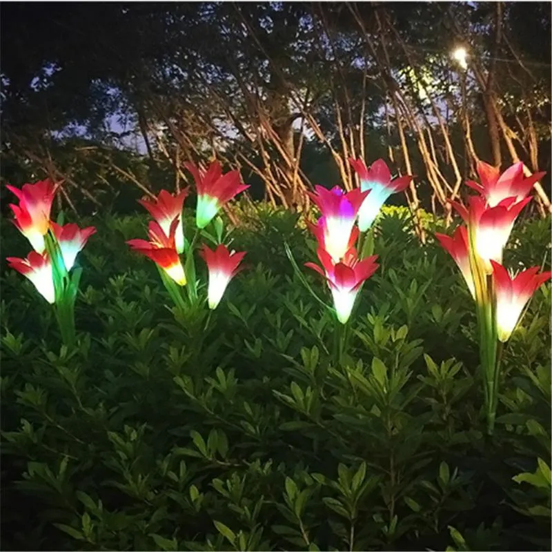 Lampy trawnikowe na zewnątrz wodoodporne LED Słoneczne kolor kolor lilia kwiat/gwałt kwiat ogrodowy ścieżka ślubna dekoracyjna lampa kwiatowa