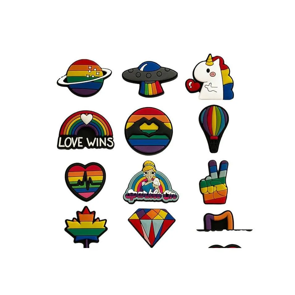 Części butów Akcesoria Hurtowa Niestandardowa Rainbow Love wygrywa logo Pvc Sandals Sandals Buttons Dekoracja do Croc Charms Prezenty Kid Prezenty Dhquz