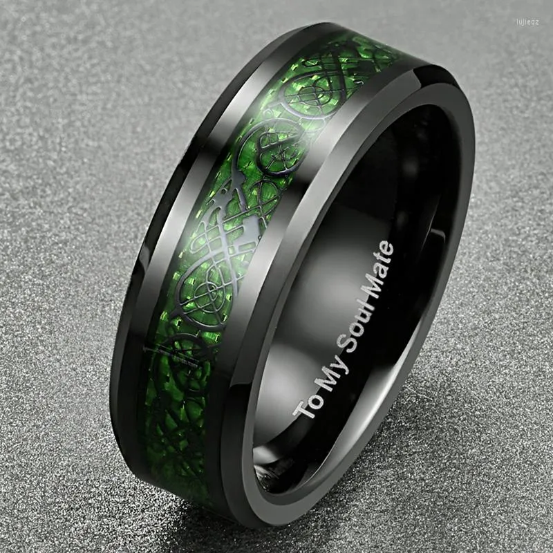 웨딩 반지 jqueen 8mm 탄소 섬유 녹색 지르콘 링 드래곤 패턴 텅스텐 카바이드 검은 색 밴드 남성 보석