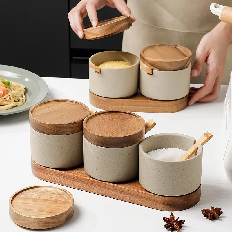 Bottiglie di stoccaggio Set di barattoli di condimento in ceramica moderna Set da cucina Zucchero Sale con coperchio Contenitore per alimenti di grande capacità Contenitore per la casa