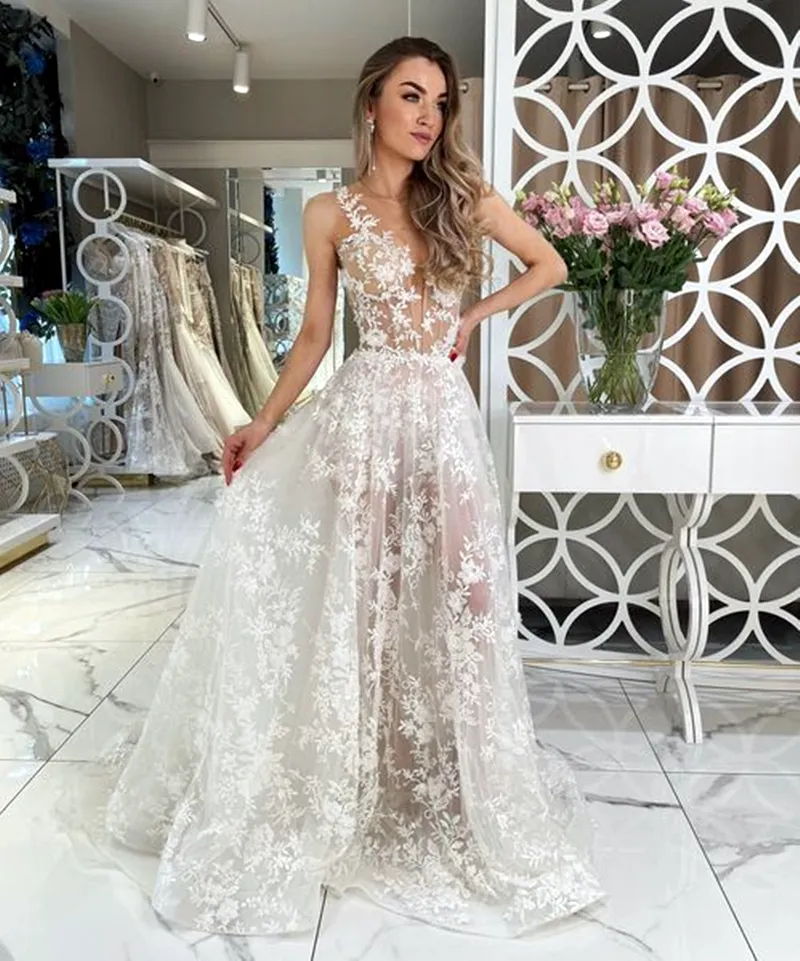 Boho Dentelle Une Ligne Robes De Mariée Ivoire Applique Nude Doublure Sans Manches Col En V Corset Plage Longue Robe De Mariée Illusion Robe De Mariée D'été