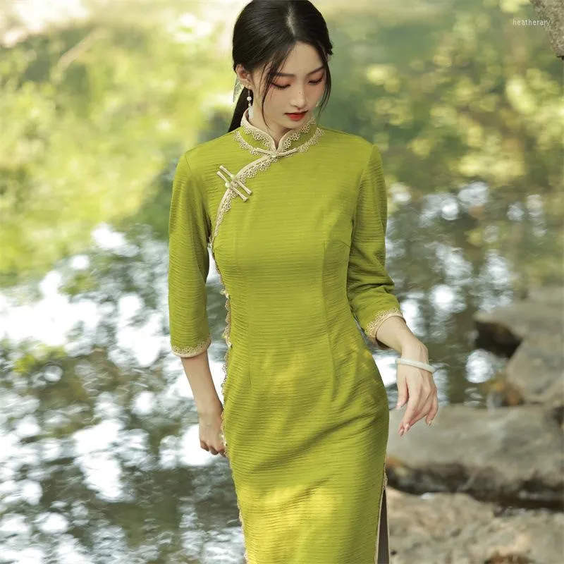 ملابس عرقية مثيرة الدانتيل الماندرين طوق Seersucker Cheongsam سبع نقاط الأكمام بطول Qipao الصينية اللباس