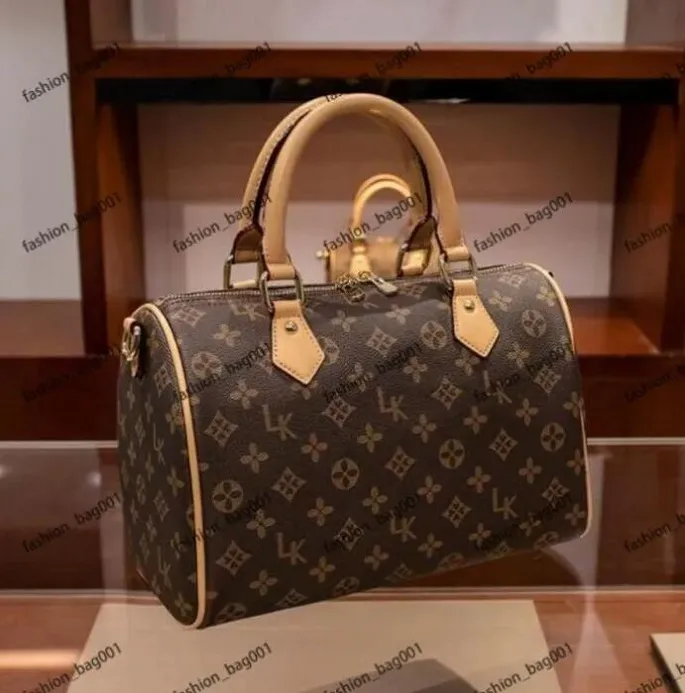 2023 NOVAS bolsas de designer feminino que gostam de luxo com relevo Bolsa de ombro de ombro de luxo de alta qualidade Carteira de couro PU Bandeira 636