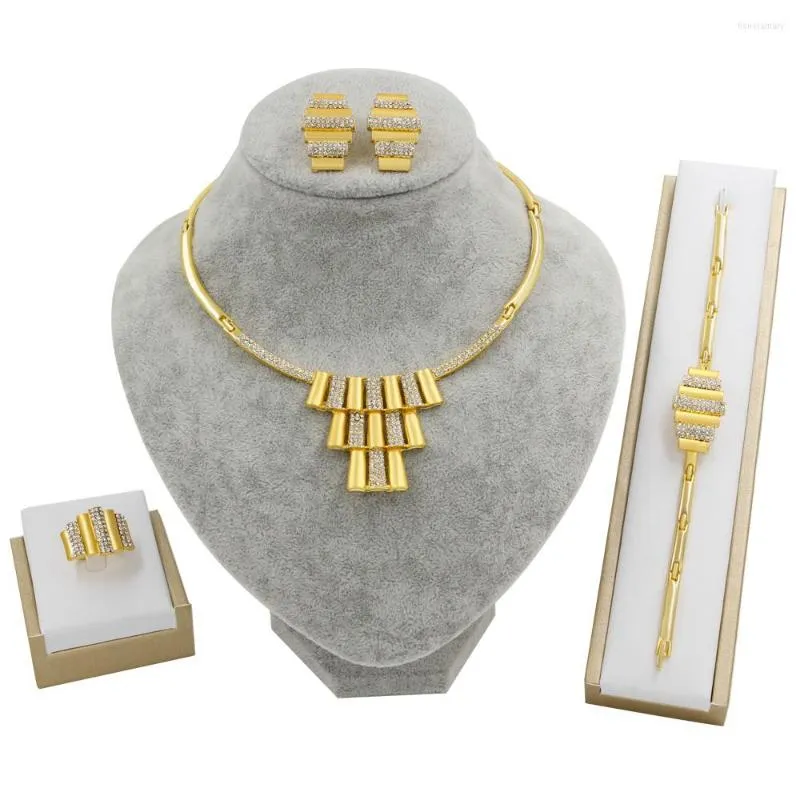 مجموعة أقراط القلادة 2023 Liffly Dubai Gold Charm Jewelry Jewelry عالية الجودة من الكريستال أزياء الإكسسوارات