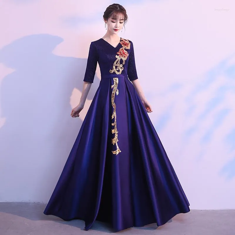 エスニック衣類VネックコーラスホストQipao Exquisite Pleated Sexy Dress Gown Choengsamと包帯のブリンスパンコールの花のパッチワークVestidos