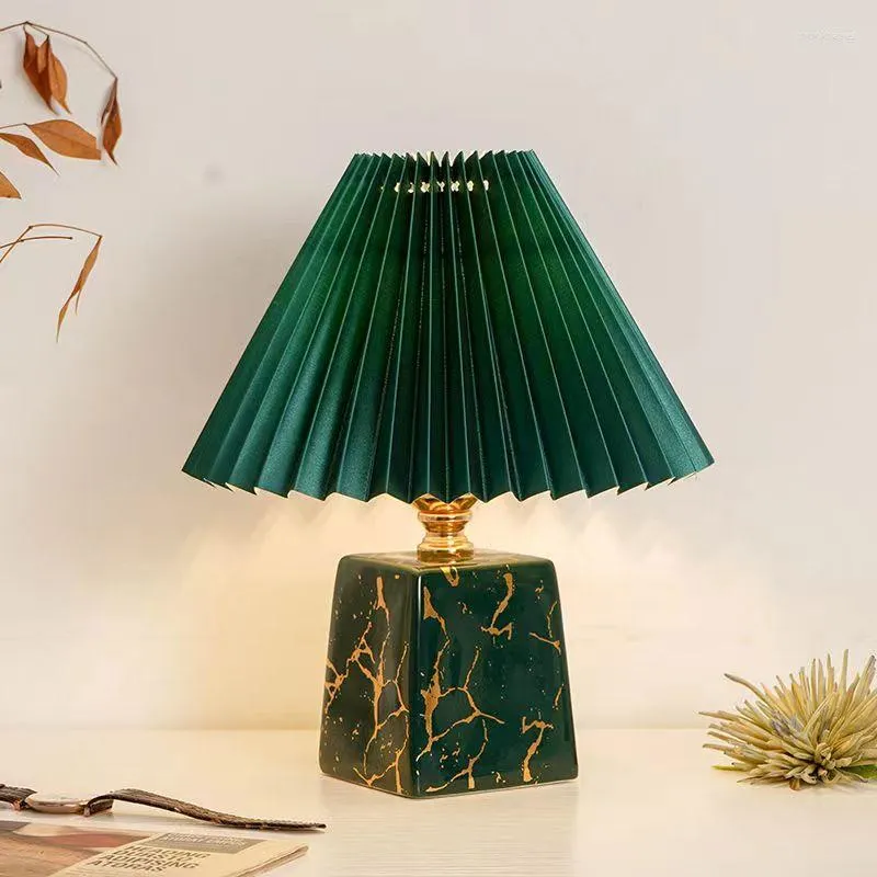 Table Lamps Luxury Plug Ceramic Lamp Vintage Pleated Fabric Chinese Style Night Light For Bedroom Living Room