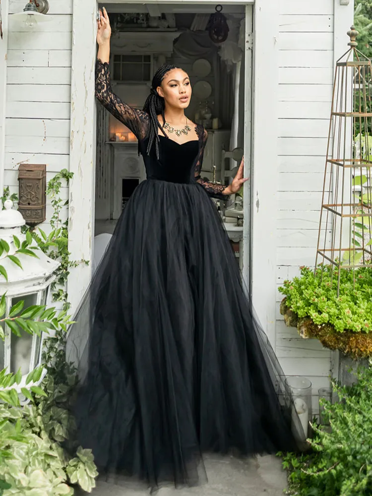 2023 Schwarze Gothic-A-Linien-Brautkleider aus Samt mit langen Ärmeln, herzförmiger Spitze, Vintage-Boho-Brautkleider, sexy, offener Rücken mit Tüll, Sweep-Zug-Kleid für Bräute