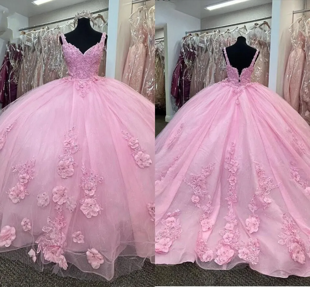 Puffy Pink 3D Flowers Pizzo floreale Abiti Quinceanera Cinghie senza spalline Scollo a V Corsetto con perline Top Abito da ballo Sweet 16 Abito da ballo Abito da sera formale