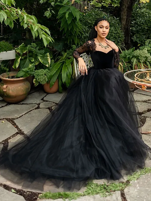 2023 Schwarze Gothic A-Linie Brautkleider Samt mit langen Ärmeln Spitze Vintage Boho Brautkleider Sexy offener Rücken mit Tüll Sweep Zug Kleid für Bräute