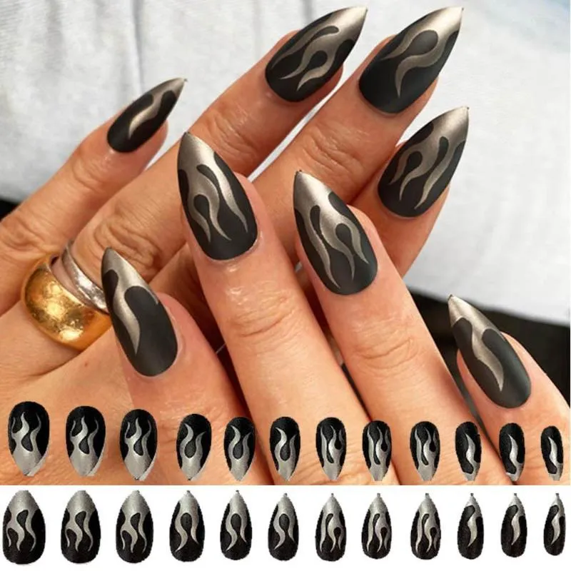 False Nails 24pcs/세트 펑크 불꽃 패턴 가짜 전체 커버 블랙 스틸레토 매트 디자인 패션 완성 된 매니큐어 팁 접착제