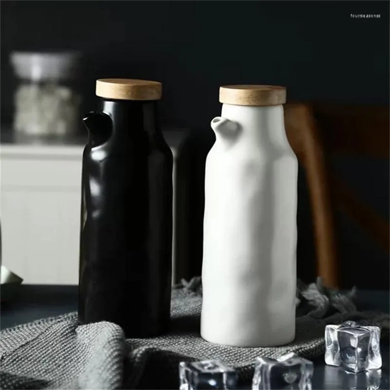 Bouteilles De Stockage Creative Noir Blanc En Céramique Bouteille D'huile Pot De Vinaigre Récipient Ménager Assaisonnement Salière Ustensiles De Cuisine En Porcelaine