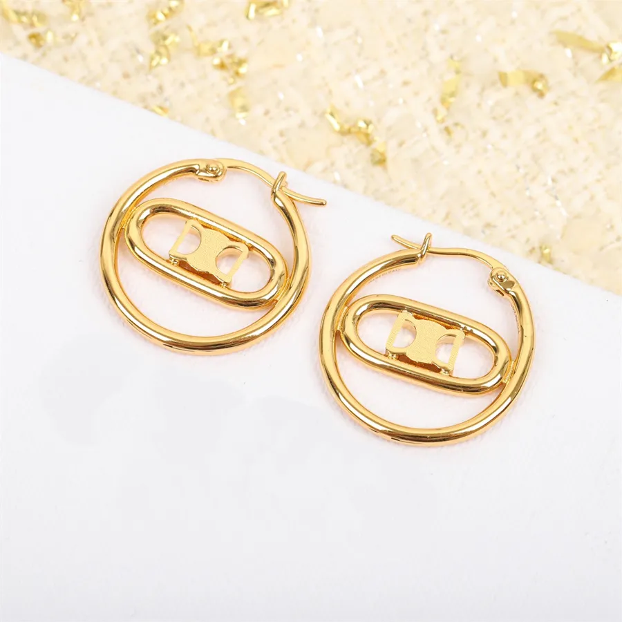Designer Womens smycken ￶rh￤ngen C 18K guld mode kvinnor v￤sterl￤ndska br￶llop smycken fest festival ￶ron ringar med l￥da