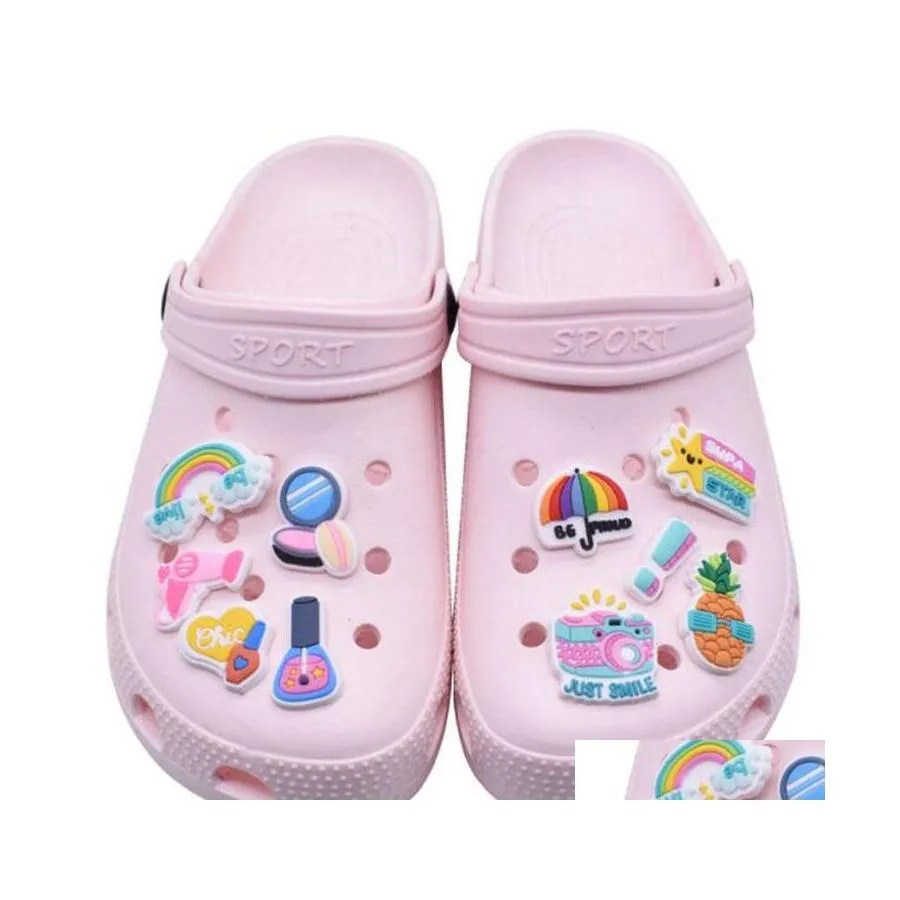 Pièces de chaussures Accessoires PVC Colorfs Croc Charms Caoutchouc Souple Shoecharms Boucle Dessin Animé Clog Jardin Fleur Bracelet Bracelet Décorat Dh3NG