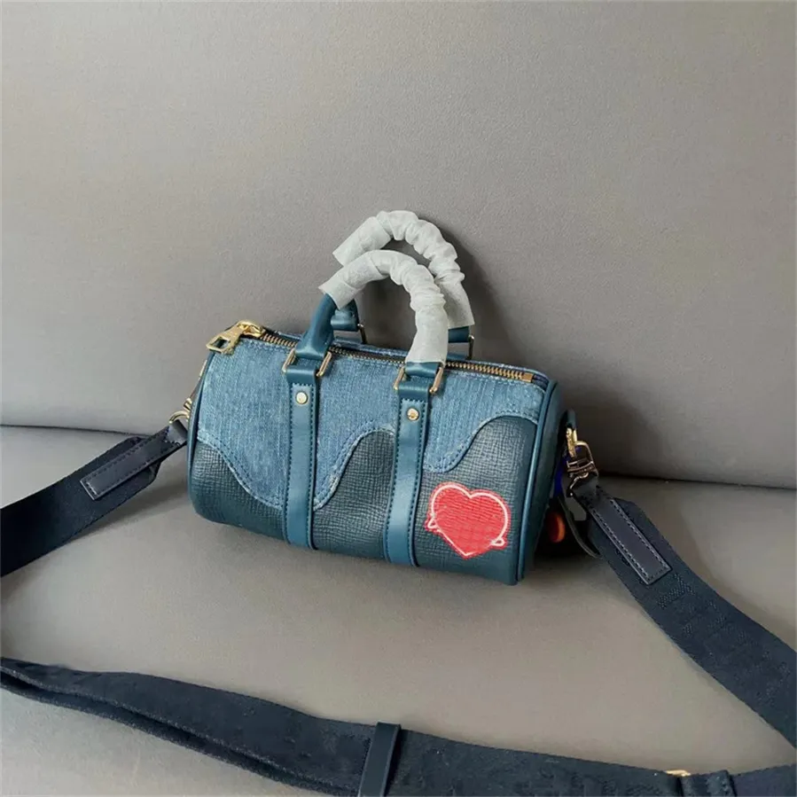 Designer Bag Sacs à bandoulière pour femmes Sacs à bandoulière en denim pour femmes Sac à main de luxe Femme Oreiller Sacs à main en cuir véritable Fourre-tout M81011 Bandoulière matelassée