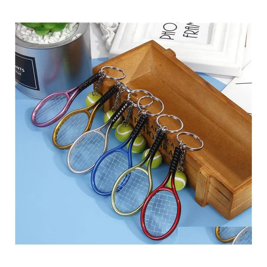 Party Favor Key Ring Exquisite Tennis Racket met Ball Keychain Lichtgewicht Sport Grappige schattige sleutelhang voor kinderen WQ654 Drop Dhdow