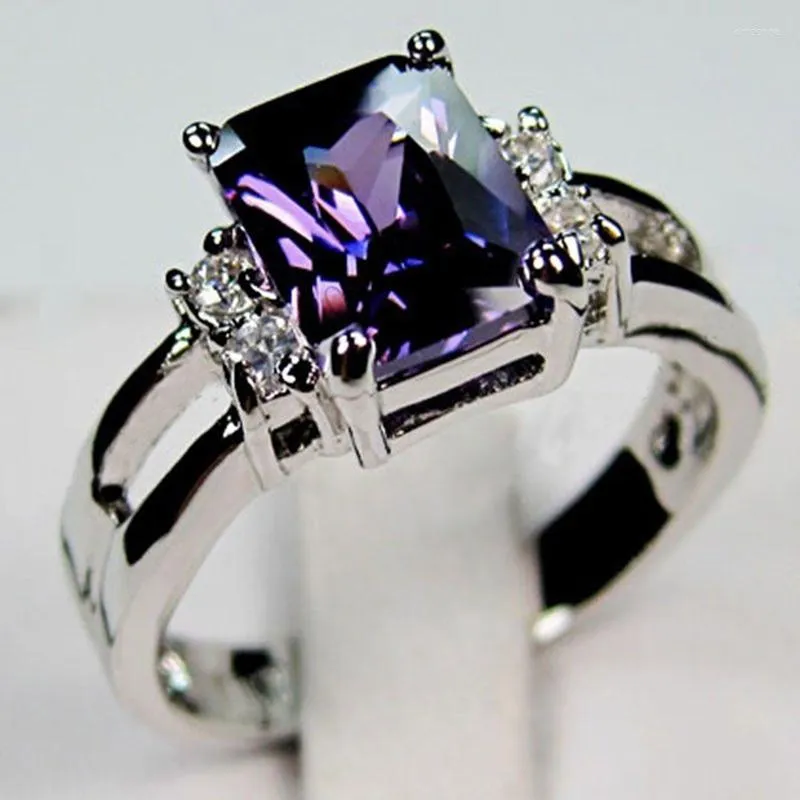 Bröllopsringar Klassiska kvinnliga lila Amethyst ring mode silver färg smycken svart sten lovande engagemang för kvinnor