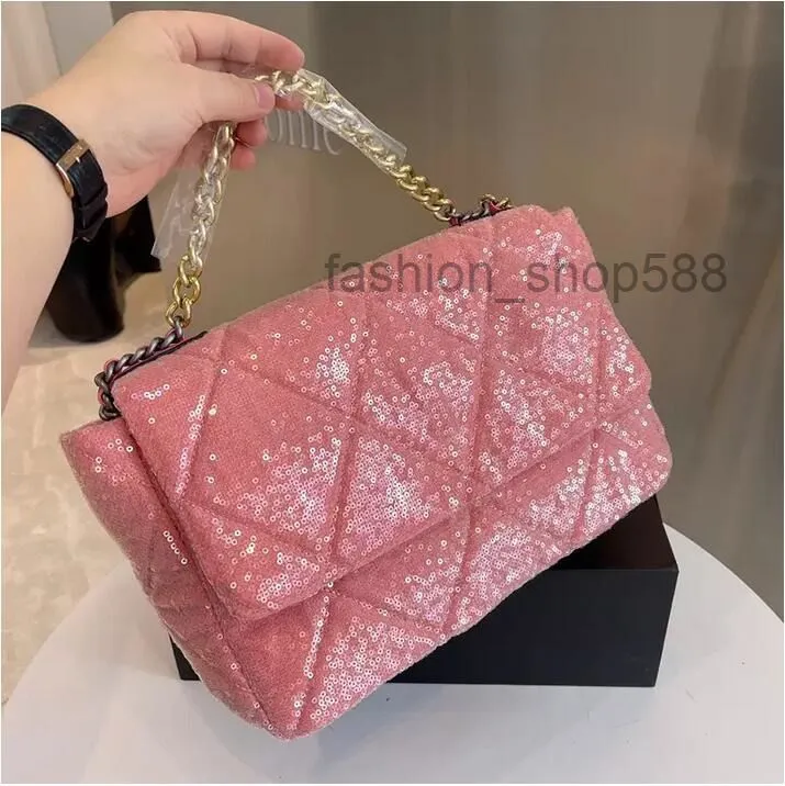 2023 NOWOŚĆ MOSYKI Damskie Holiday 19 Cears Bag Classic Flap Quild F/W duża przeplatana łańcuch Shiny Crossbody Street Party Luksusowy projektant