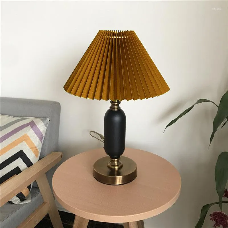 Lampade da tavolo Vintage cinesi e coreane personalizzate con calda illuminazione nordica per il soggiorno della camera da letto