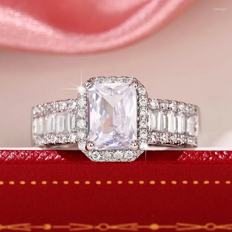Anéis de casamento Huitan Luxury Square cubic zirconia Crystal for Women Silver Color Band moda Moda contratada Jóias de jóias