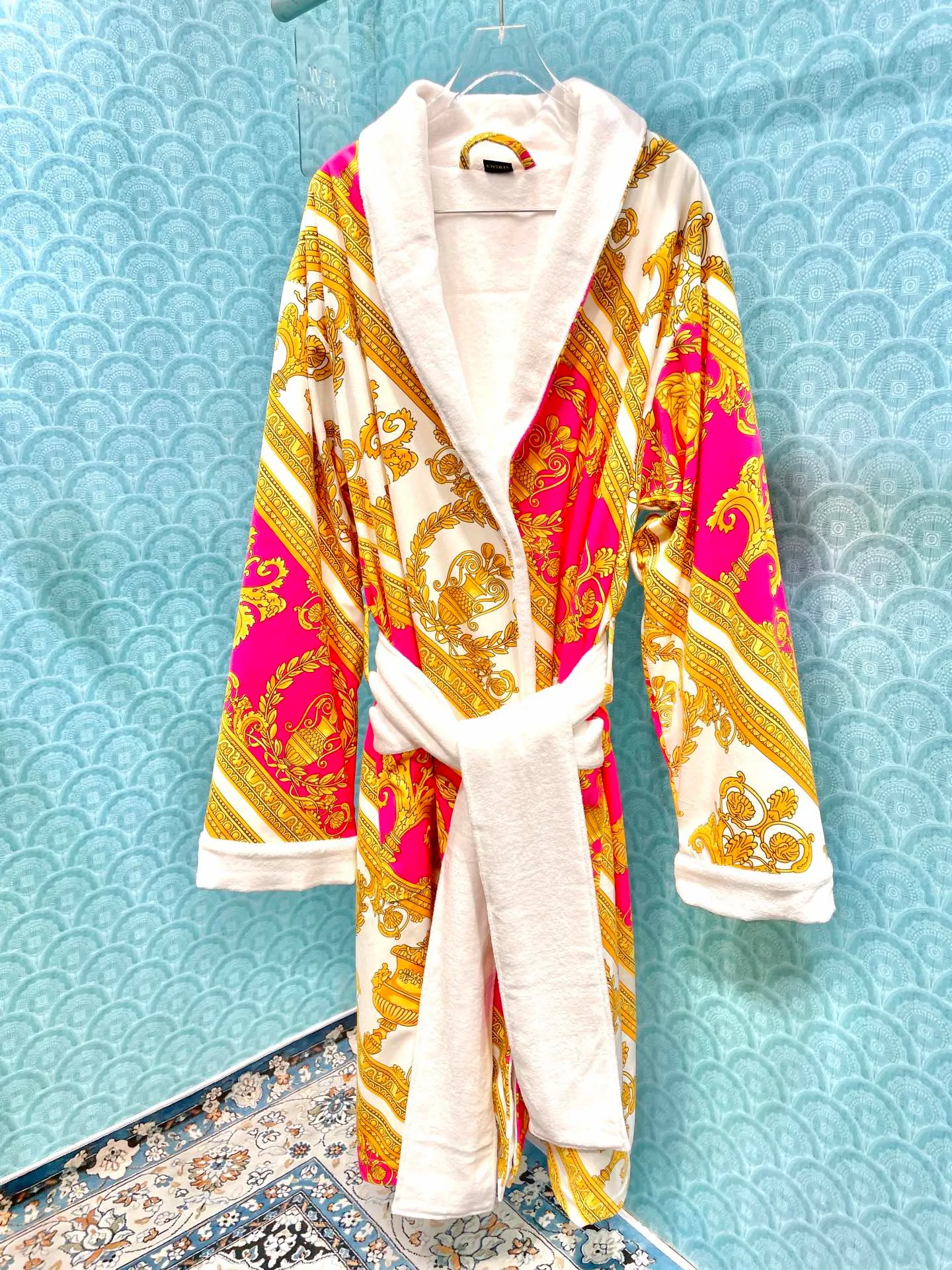 Économisez gros sur les achats en gros de Velvet De Robe Pour Hommes  Veilleur De Vêtements De Soie Robe En Velours Pour Hommes: Luxueux  Vêtements De