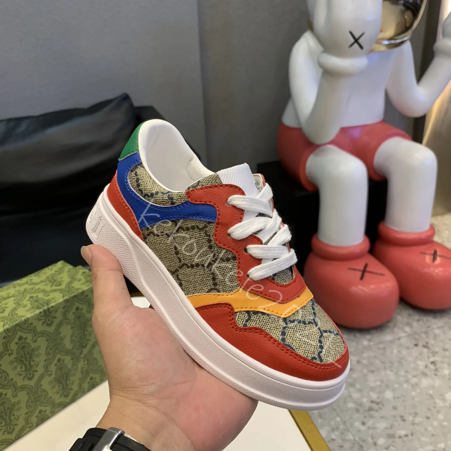 Nuove scarpe da ginnastica per bambini Scarpe casual con suola spessa in vera pelle Scarpe da passeggio moda primavera e autunno per bambini Ragazzi Ragazze Alta qualità