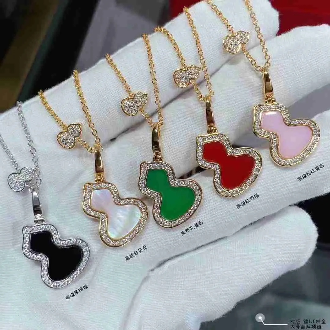 Luxe q Merk Leuke Kalebas Designer Hanger Kettingen voor Vrouwen Shining Crystal Zilver Cz Groen Rood Parel Liefde Ketting Partij Bruiloft Sieraden