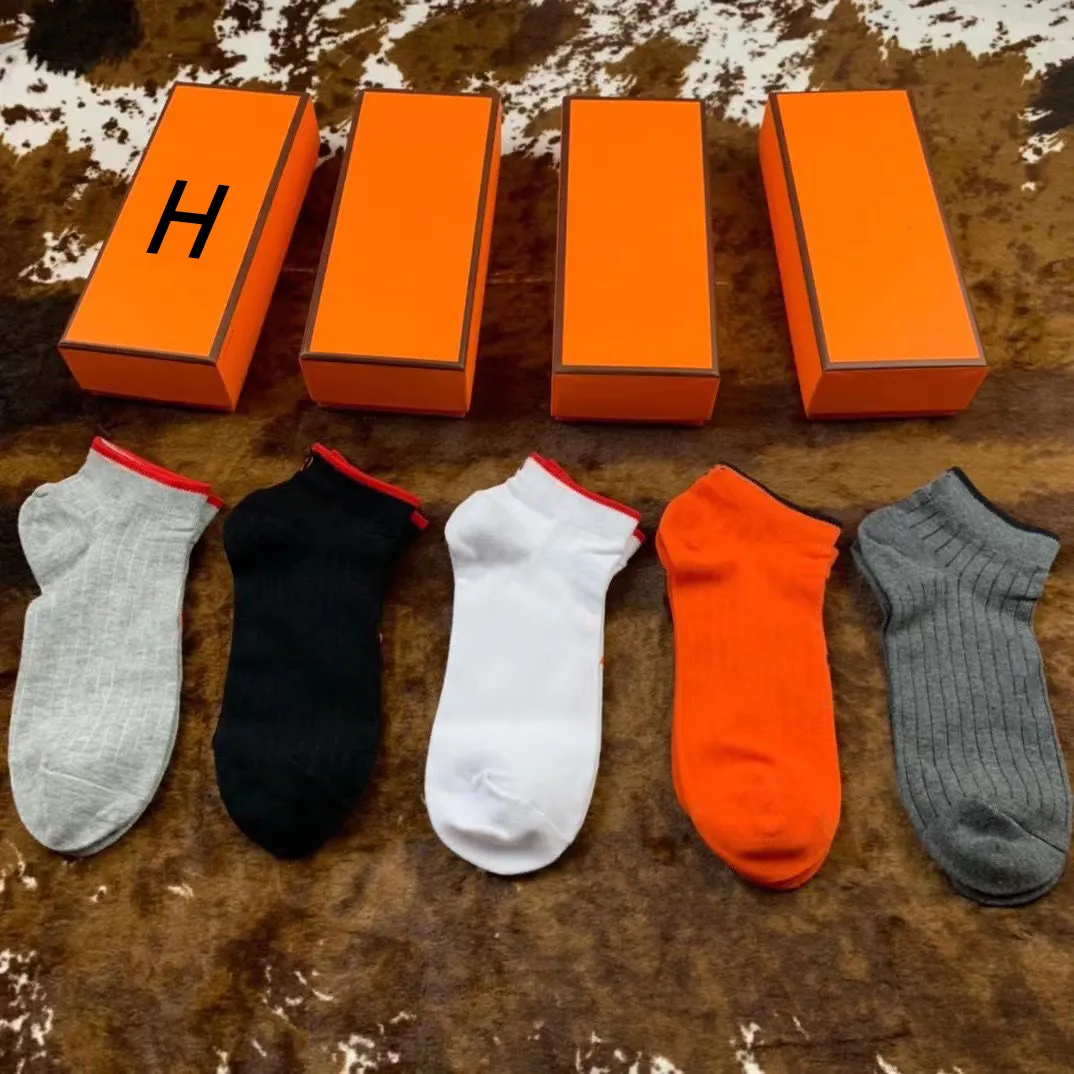 Neueste Herrensocken aus 100 % Baumwolle, hochwertige Baumwolle, passend zu klassischen Knöchelbuchstaben, atmungsaktiv, schwarz, weiß, orange, Fußball- und Basketball-Sportsocke, 5 Stück pro Box