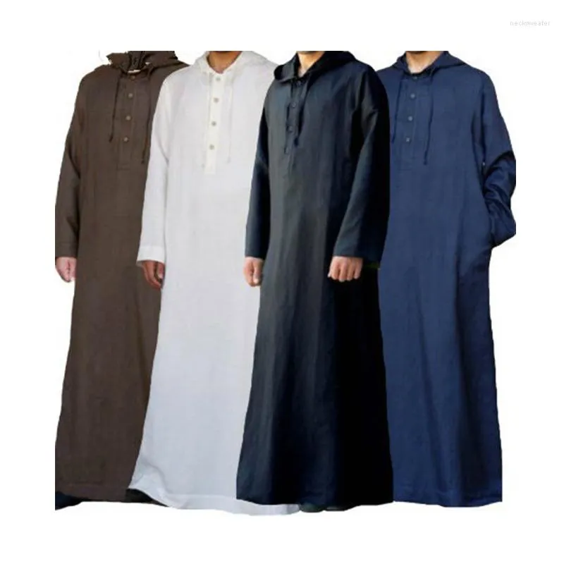 Ethnische Kleidung im arabischen Stil, einfaches langes Herren-Kapuzenhemd, muslimische Robe