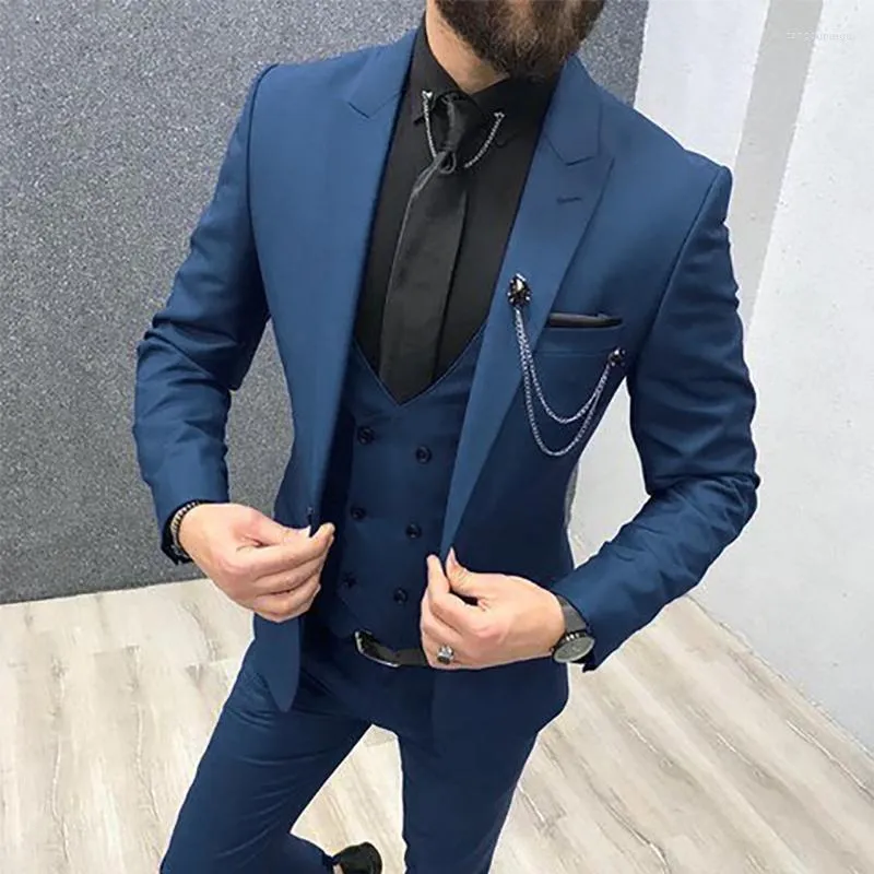 Mäns kostymer 2023 Tre del Black Blue Men Peaked Lapel Custom Made Wedding Tuxedos Slim Fit Male (Jacket Pants Vest)