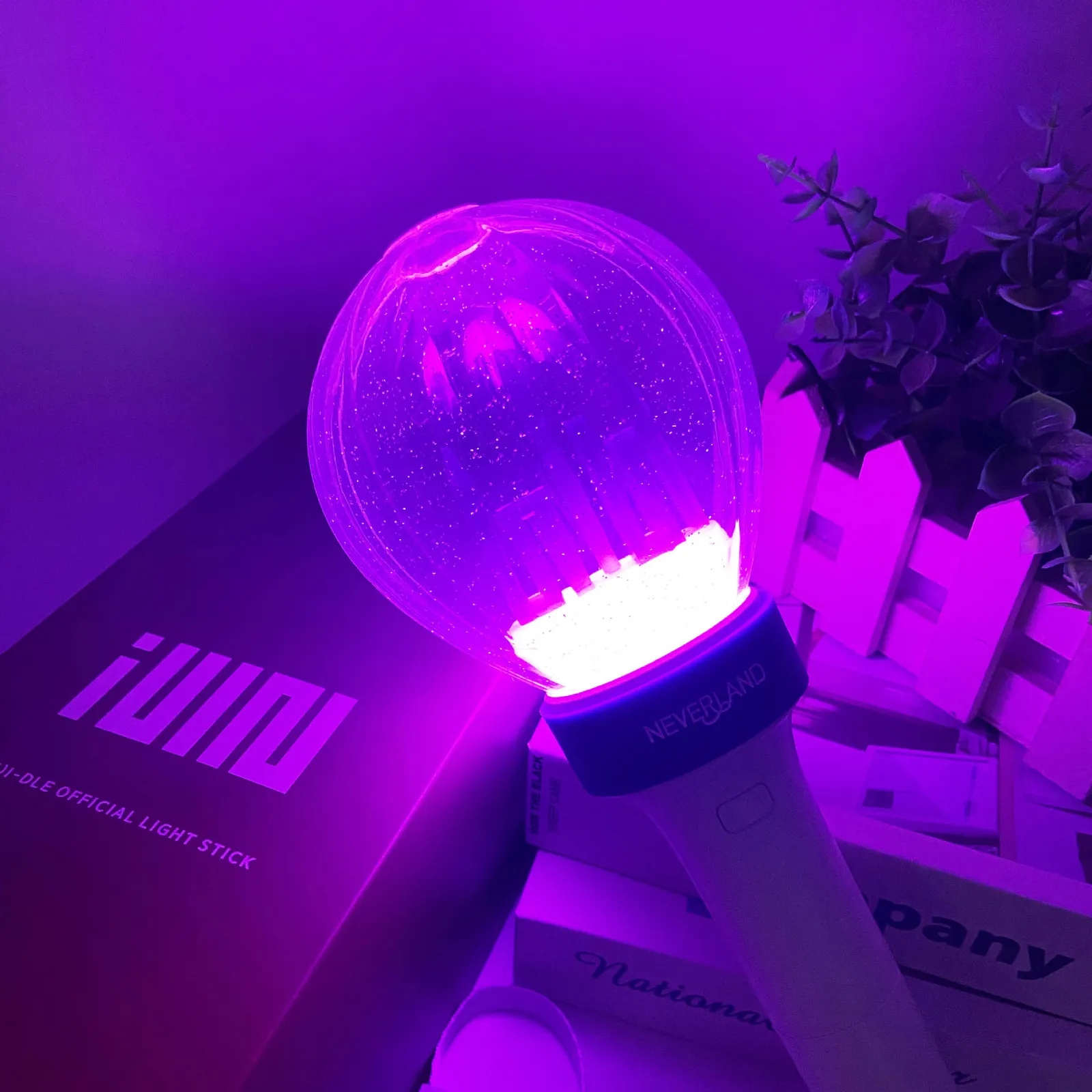 Cubee (G)I-DLE - Official Light Stick Mini Keyring