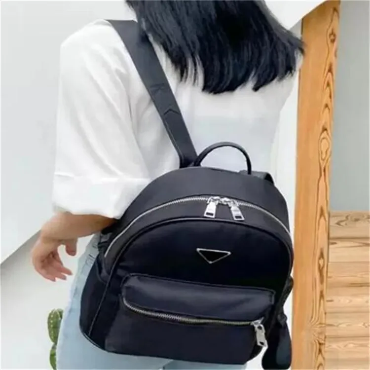 Çocuk Lüks Sırt Çantaları Moda Üçgen Mektup Backpacks Tasarımcı Yüksek Kaliteli Naylon Okul Çantası Çocuklar Erkek Kızlar Günlük Çantalar