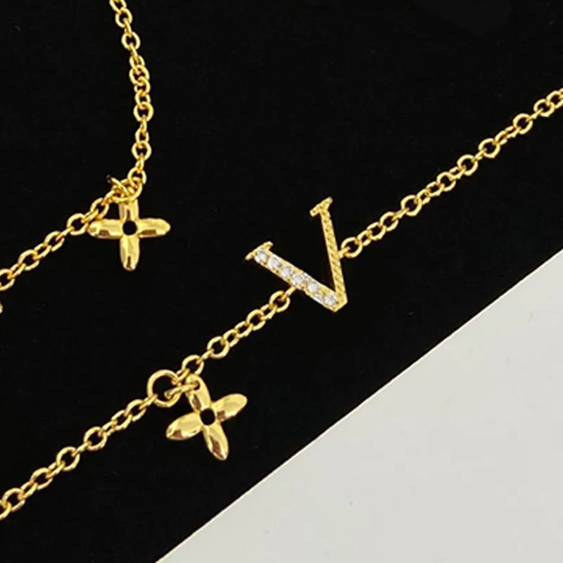 Merk sieraden set vrouwen Vogue ketting 18k gouden vergulde armband diamant oorbellen letters strassless stalen sieraden set