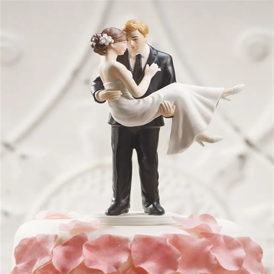 ビーチスタイリッシュな結婚式のブライダルケーキトッパーホワイトハグロマンチックなカップル装飾308fを販売する