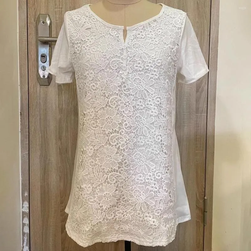 Femmes Blouses Doux Femmes Top Fleur Broderie Ourlet Lâche D'été T-shirt Belle Évider Blouse Femme Vêtements