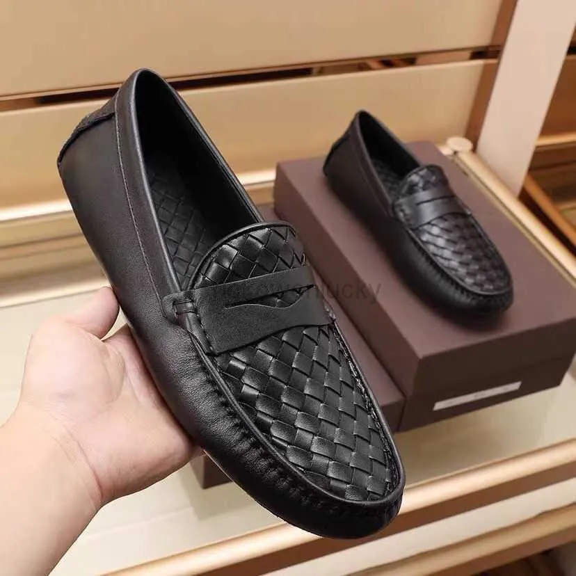 Spring/Summer Mens Leather Loafers: Breathable Woven Slip-ons