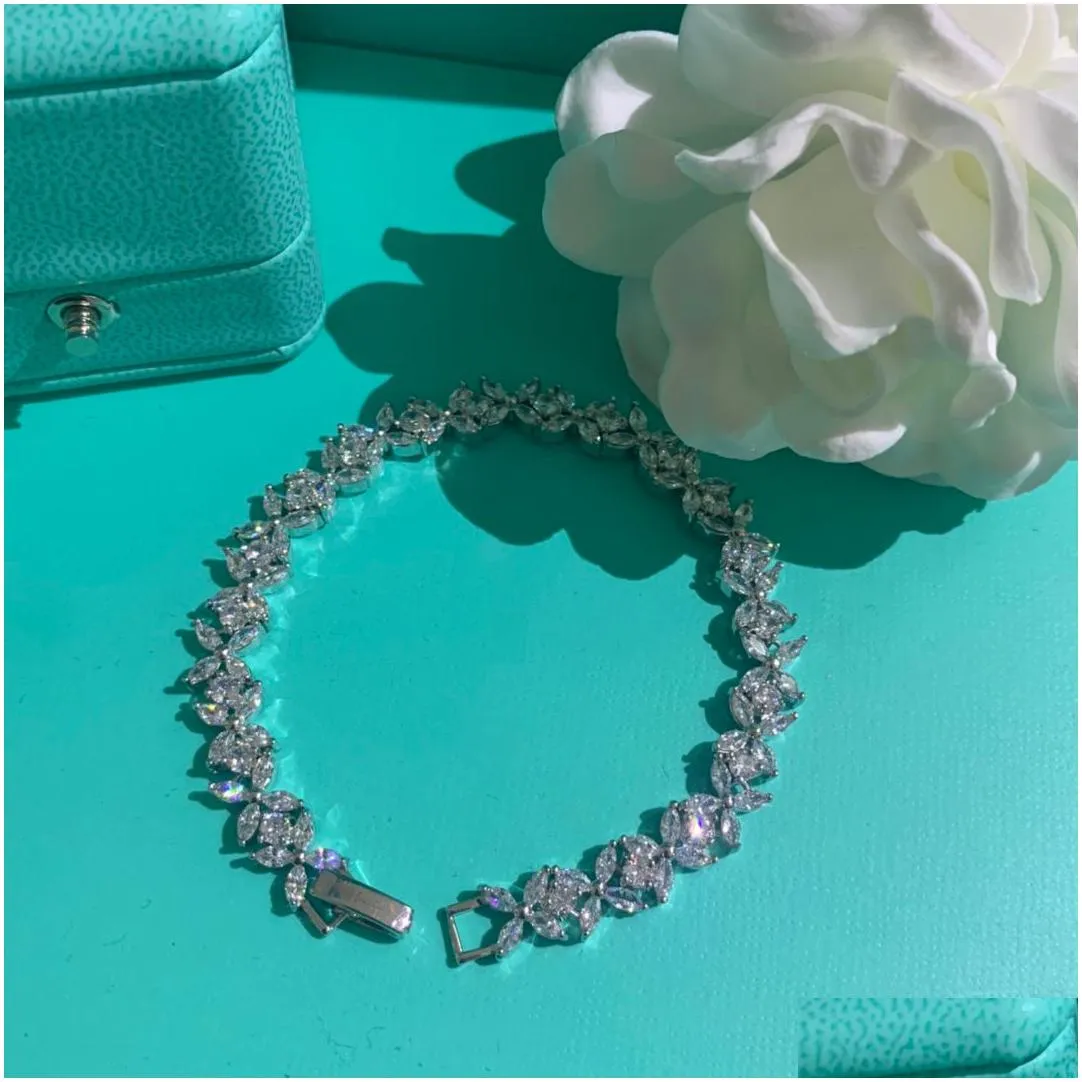 Exquisite Diamond Letter Bracelet: Personalize Your Style in 10