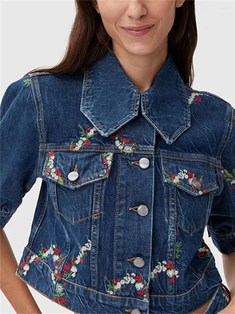 Jaquetas Femininas Femininas Gola Dobrável com Bordado Floral Denim Casaco 2023 Primavera Único Seios Meia Manga Senhoras Sesto Único Curto