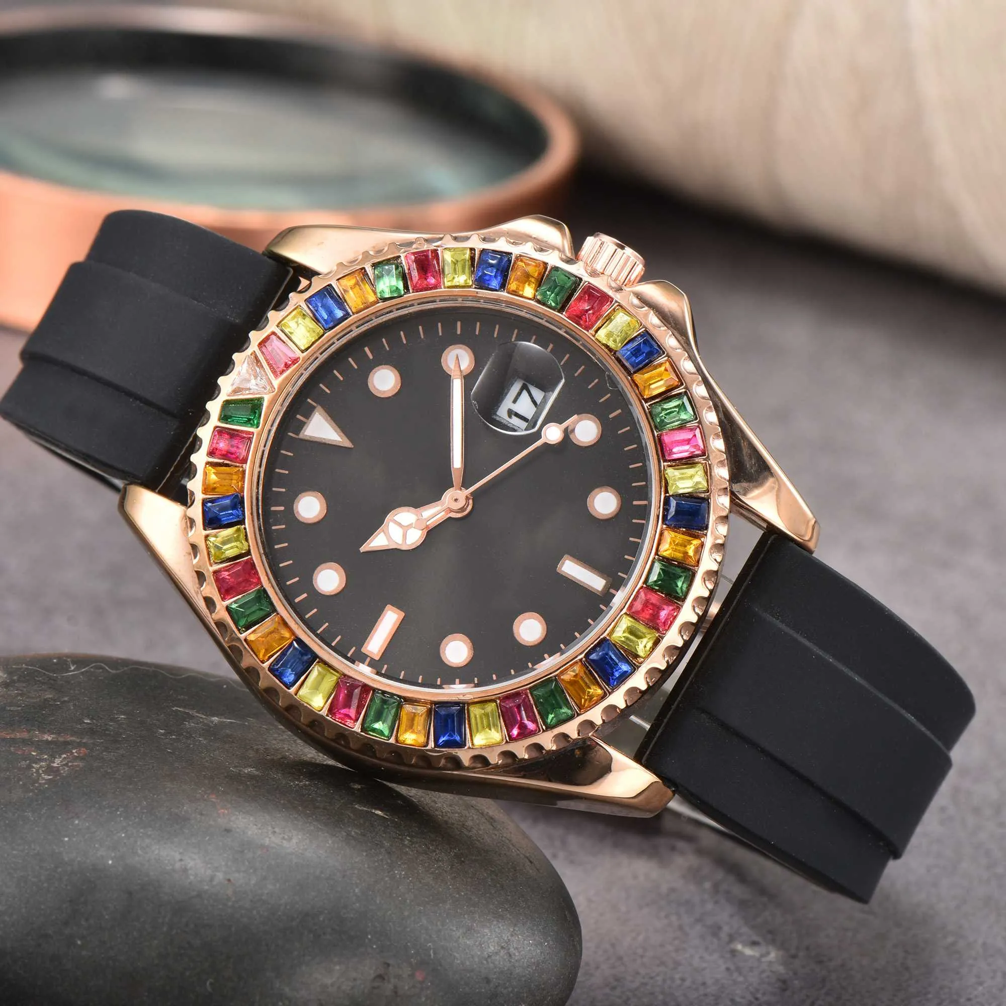 Orologio da uomo con cinturino in caucciù sportivo di lusso di stilista con lunetta incastonata con diamanti colorati Orologio da uomo con movimento al quarzo classico economico