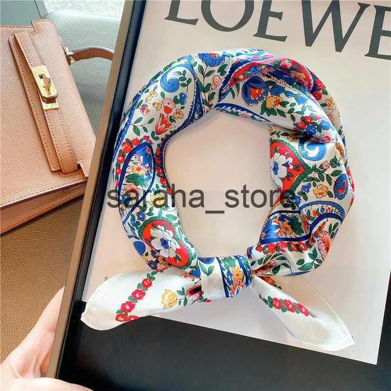 Sciarpe Hangzhou Silk Donna Primavera ed Estate Sciarpa a righe versatile coreana Piccola sciarpa Sciarpa di seta Piccola sciarpa quadrata J230801