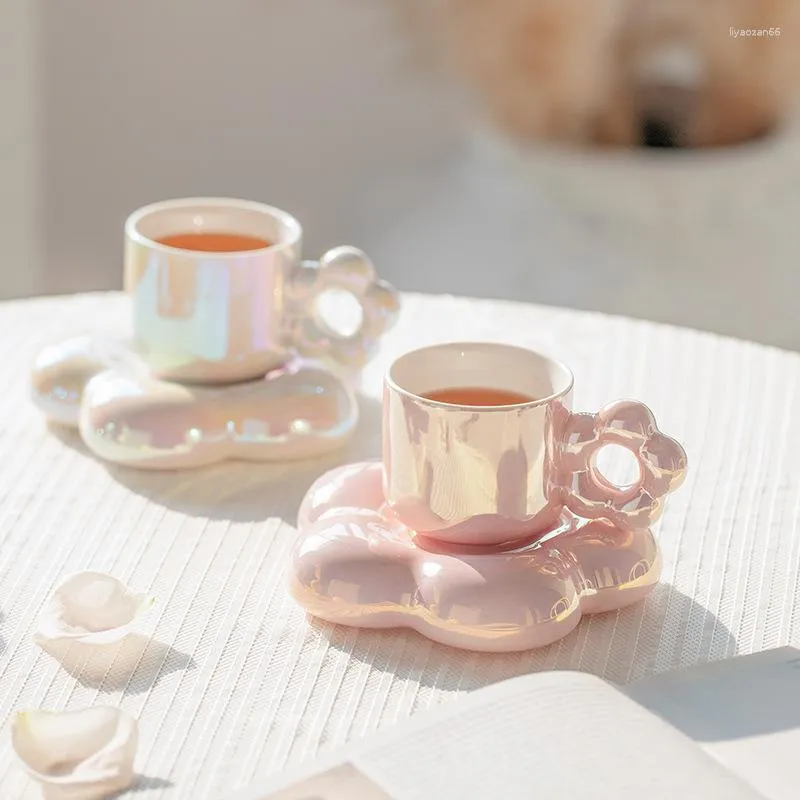 Koppar tefat Vacker blommor form Pearl White Purple Pink Ceramic Coffee and Creative Tea Cup Saucer Set unik gåva till henne