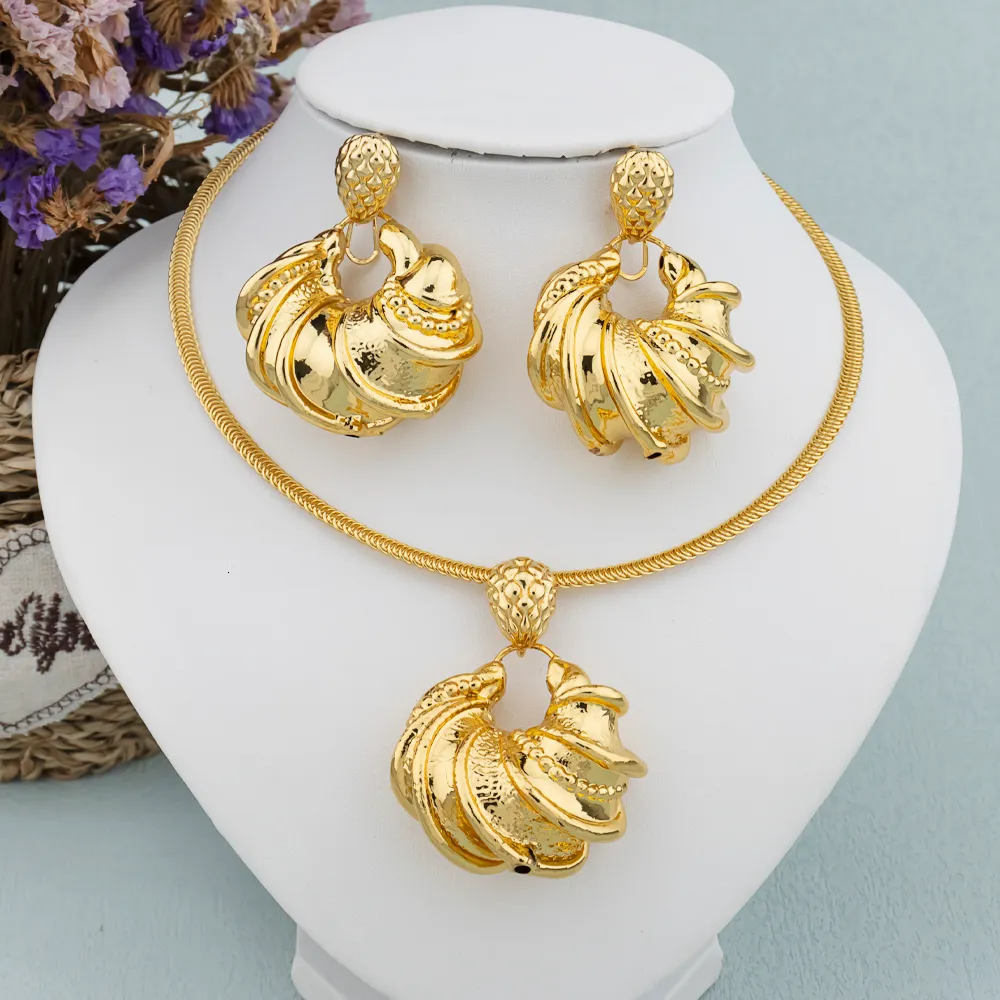 Bröllopsmycken uppsättningar Dubai Gold Plate Set Drop Earrings and Pendant Högkvalitativ kopparhalsband Afrikansk Party Gift 230801